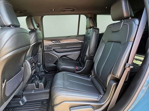 Used 2026 Jeep Grand Cherokee L Limited AWD/4WD image 13