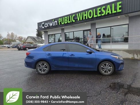 Used 2023 Kia Forte LXS w/ LXS Technology Package FWD image 6