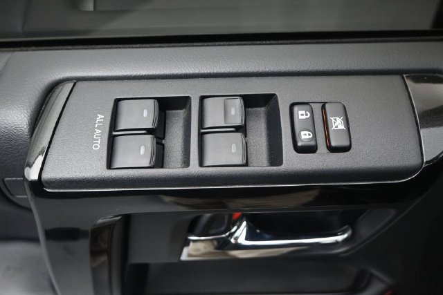 Used 2018 Toyota 4Runner TRD Off-Road AWD/4WD image 9