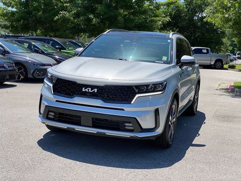 Used 2023 Kia Sorento SX Prestige w/ Panoramic Sunroof Package AWD/4WD image 3
