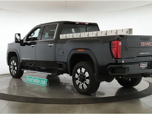 Used 2025 GMC Sierra 2500 Denali image 8