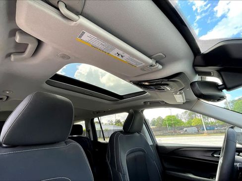 Used 2024 Jeep Grand Cherokee L Laredo image 14