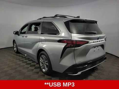 Used 2023 Toyota Sienna XSE w/ XSE Plus Package AWD/4WD image 6