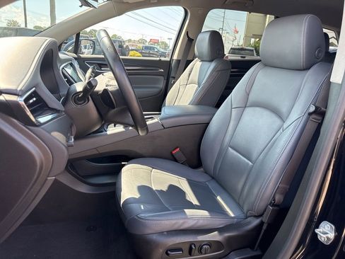 Used 2021 Buick Enclave Essence image 33