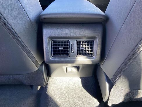 Used 2025 Toyota Camry SE image 18