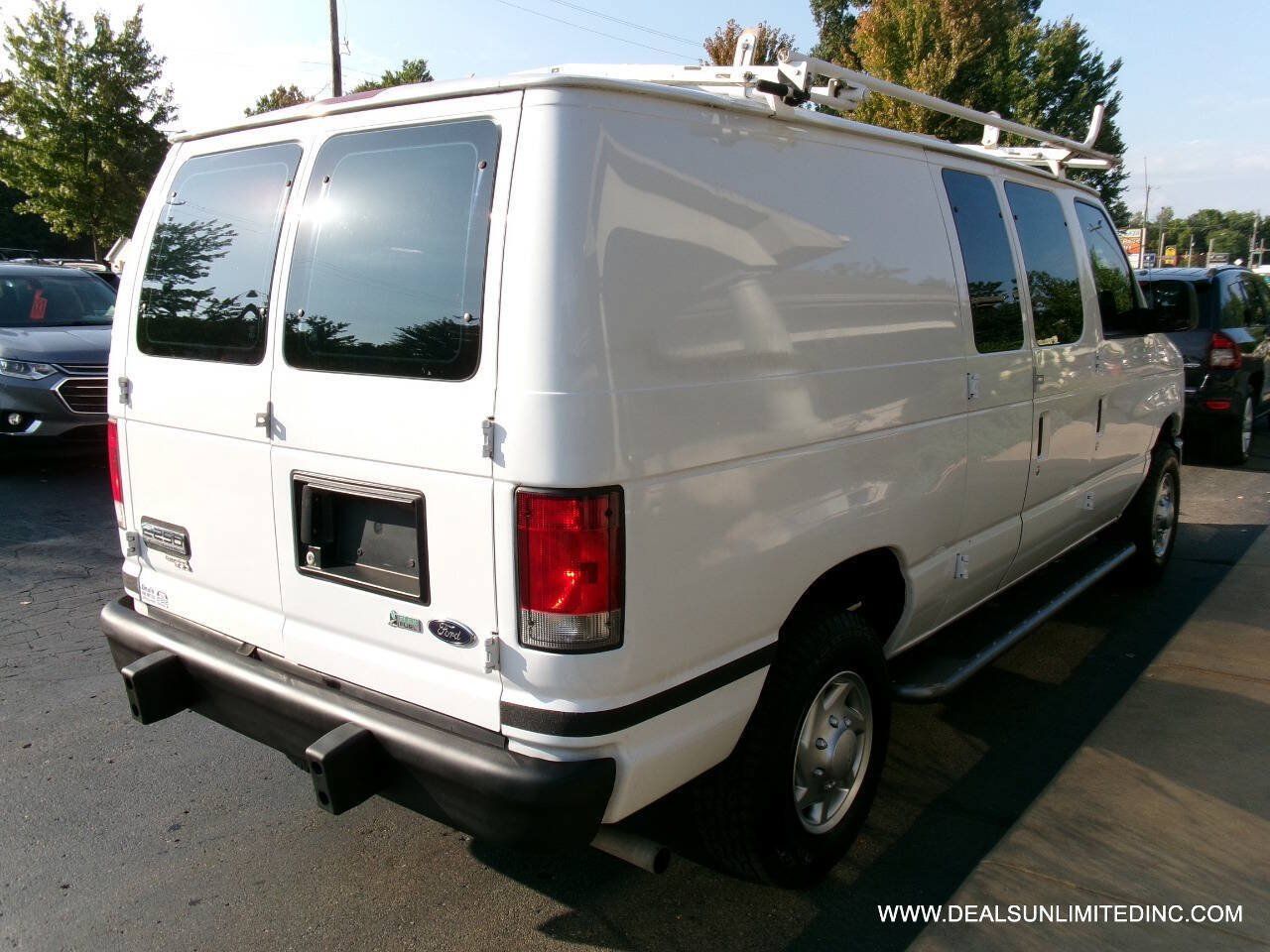 Used 2014 Ford E-250 and Econoline 250 w/ Power Group RWD image 3