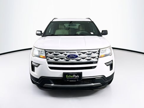 Used 2019 Ford Explorer XLT FWD image 2