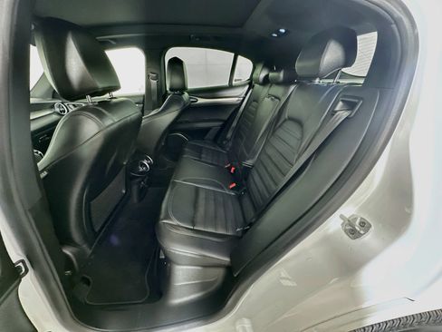 Used 2023 Alfa Romeo Stelvio Veloce AWD/4WD image 30