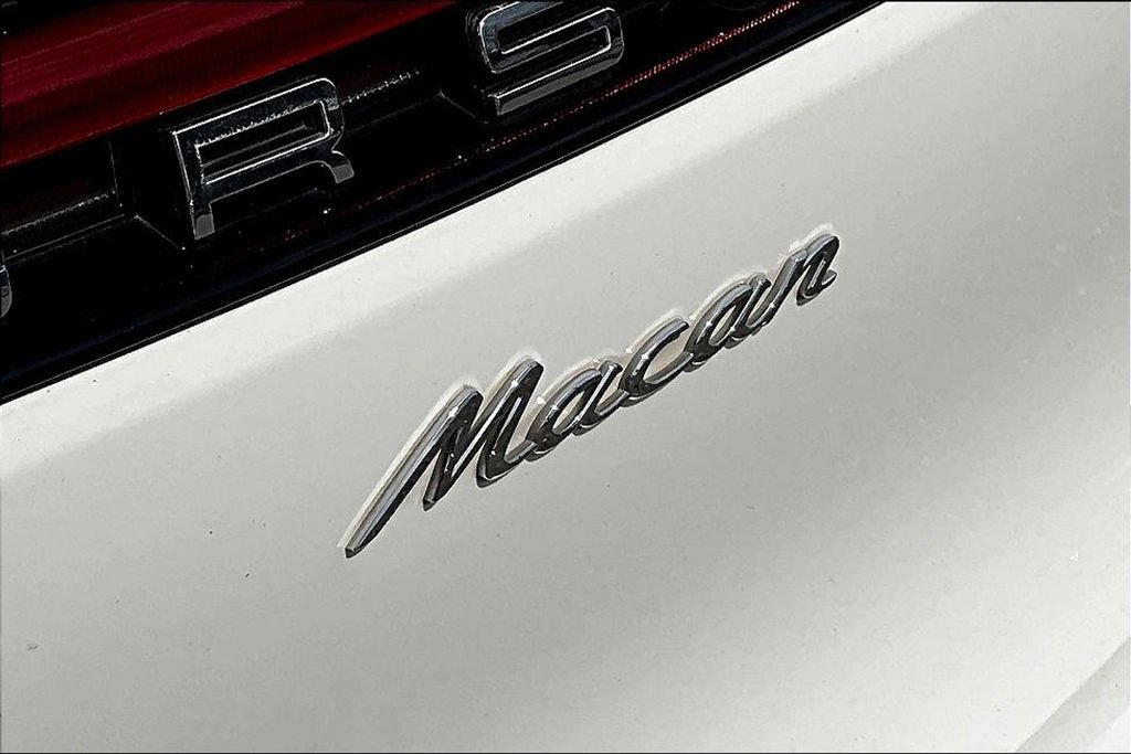 Used 2022 Porsche Macan AWD/4WD image 24