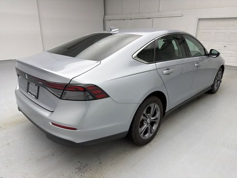 Used 2023 Honda Accord EX image 11