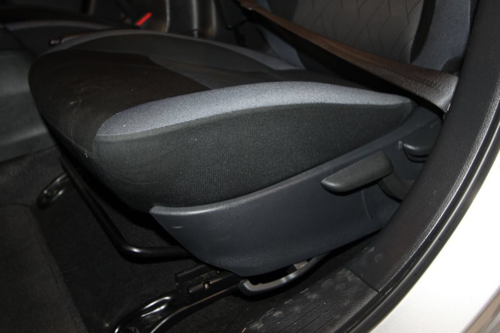 Used 2025 Nissan Versa SV FWD image 7