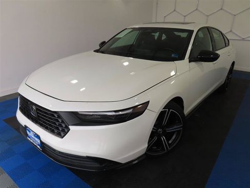 Used 2025 Honda Accord Sport image 7