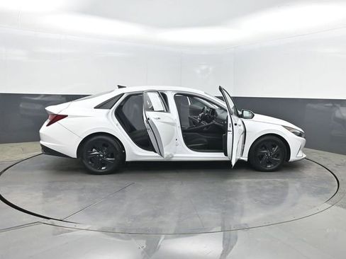 Used 2023 Hyundai Elantra SEL w/ Cargo Package image 34