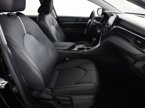 Used 2024 Toyota Camry SE image 10