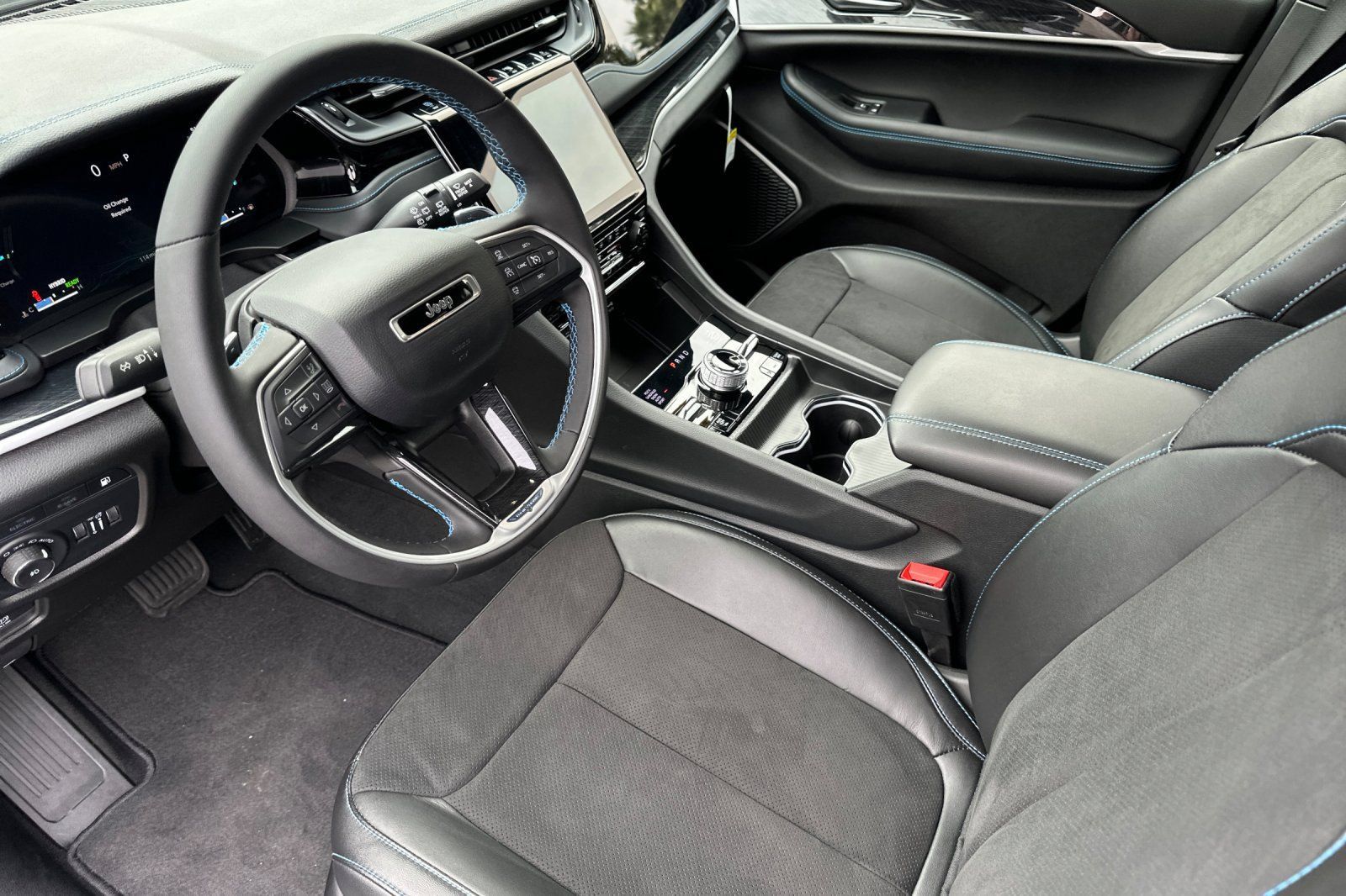 New 2023 Jeep Grand Cherokee Trailhawk w/ Advanced Protech Group II AWD/4WD image 9