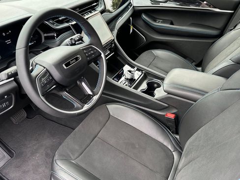 New 2023 Jeep Grand Cherokee Trailhawk w/ Advanced Protech Group II AWD/4WD image 9
