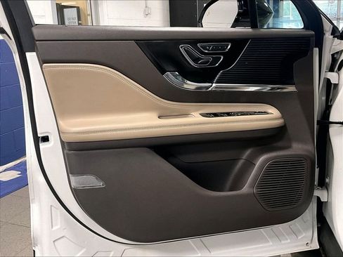 Used 2020 Lincoln Corsair AWD w/ Premium Package image 9