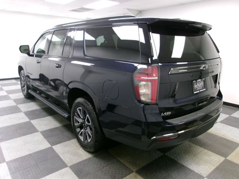 Used 2021 Chevrolet Suburban Z71 AWD/4WD image 2