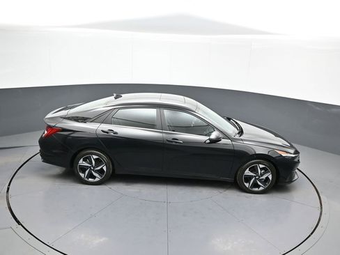 Certified 2023 Hyundai Elantra Limited w/ Preferred Accessory Package image 37