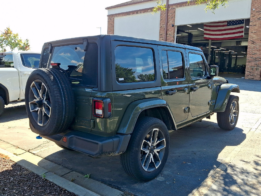 Used 2024 Jeep Wrangler Unlimited w/ Convenience Group AWD/4WD image 8