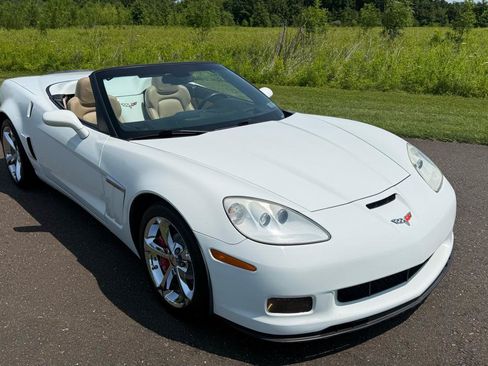 Used 2012 Chevrolet Corvette Grand Sport w/ 2LT Preferred Equipment Group RWD image 11