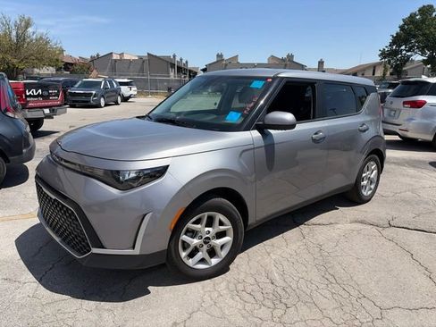Used 2025 Kia Soul S FWD image 4