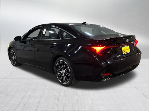 Used 2019 Toyota Avalon XSE w/ All Weather Liner Package FWD image 4