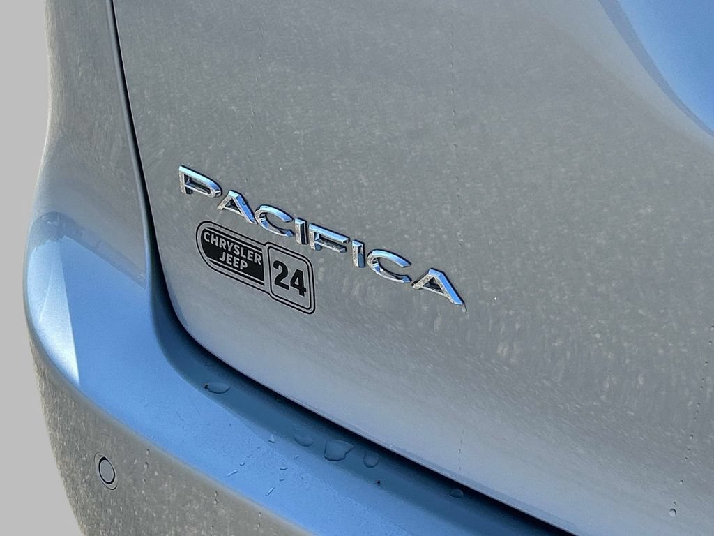 Used 2026 Chrysler Pacifica Select AWD/4WD image 14