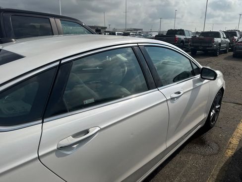 Used 2016 Ford Fusion Titanium FWD image 22