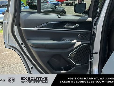 Used 2023 Jeep Grand Cherokee Trailhawk w/ Luxury Tech Group III AWD/4WD image 25