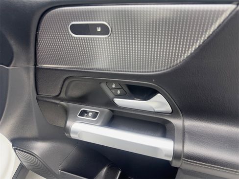 Used 2022 Mercedes-Benz GLB 250 w/ Premium Package Lite image 47