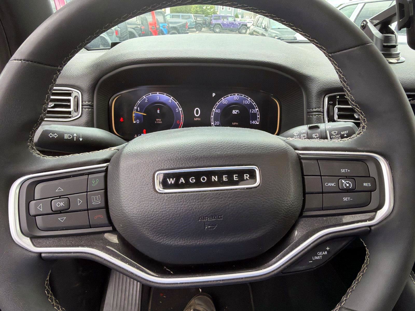 Used 2023 Jeep Wagoneer 4WD w/ Premium Group I image 17