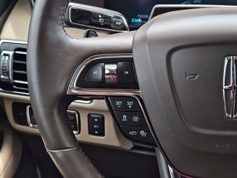 Used 2023 Lincoln Navigator Reserve AWD/4WD image 16