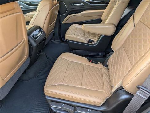 Used 2023 Cadillac Escalade Premium Luxury image 17