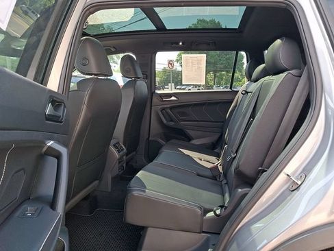 Used 2023 Volkswagen Tiguan SE R-Line FWD image 10