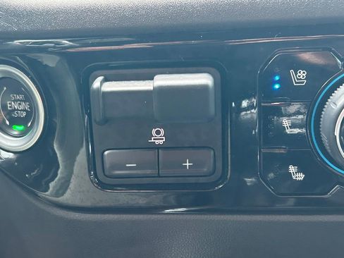 Used 2023 Chevrolet Silverado 1500 High Country w/ High Country Premium Package AWD/4WD image 30