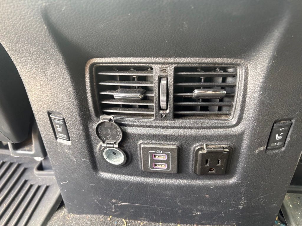 Used 2020 Nissan Titan PRO-4X w/ Pro-4x Convenience Package AWD/4WD image 14