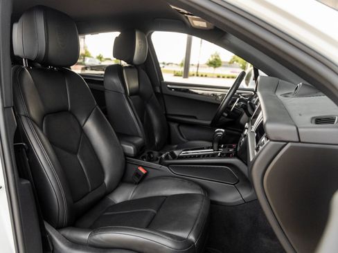 Certified 2023 Porsche Macan AWD/4WD image 45