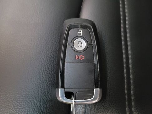 Used 2024 Ford Edge SEL image 32