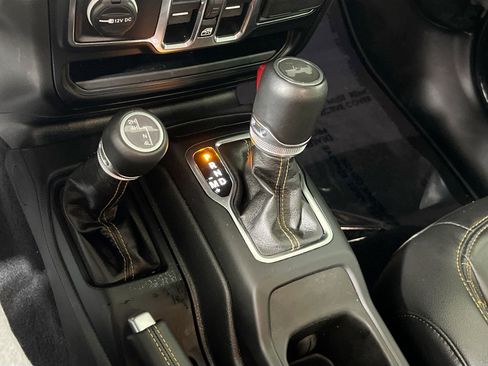 Used 2023 Jeep Wrangler Unlimited Sahara image 17