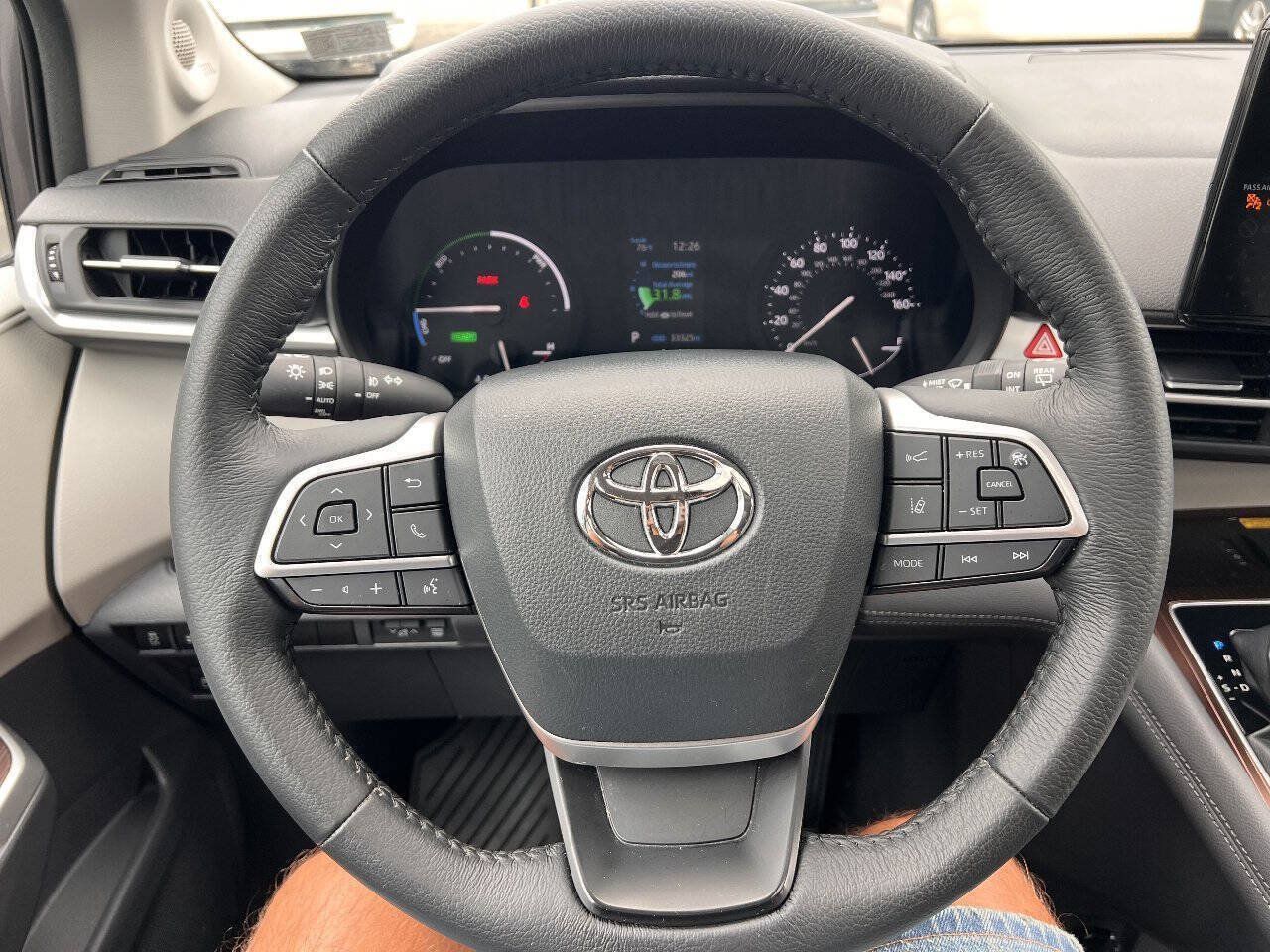 Used 2024 Toyota Sienna XLE w/ XLE Plus Package AWD/4WD image 19
