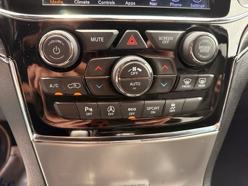 Used 2020 Jeep Grand Cherokee Limited AWD/4WD image 23
