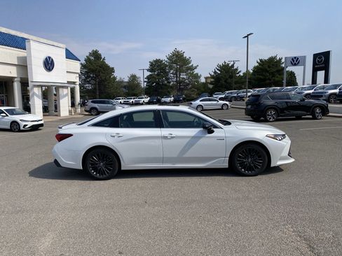 Used 2019 Toyota Avalon XSE w/ All Weather Liner Package FWD image 12