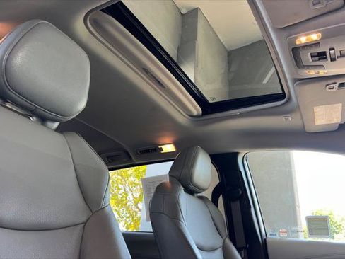Certified 2025 Toyota Sienna XLE FWD image 19