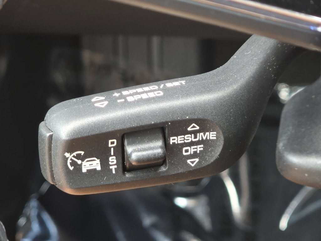 Certified 2024 Porsche Macan AWD/4WD image 33