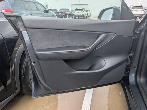 Used 2022 Tesla Model Y Performance AWD/4WD image 18