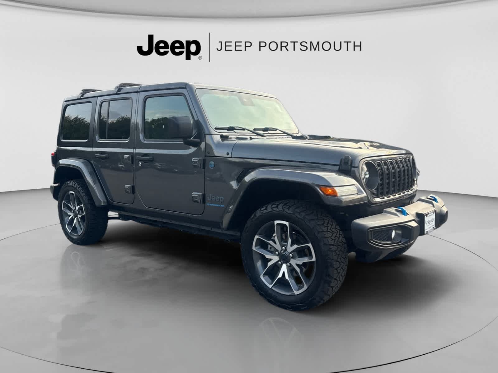Used 2024 Jeep Wrangler Unlimited w/ Convenience Group AWD/4WD image 1