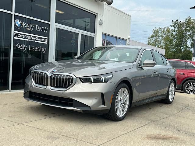 Used 2024 BMW 530i xDrive w/ Premium Package AWD/4WD image 3