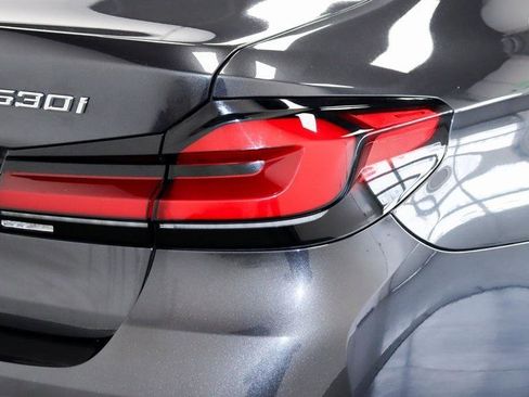 Used 2022 BMW 530i xDrive w/ Premium Package image 11