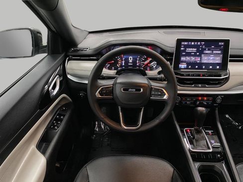 Used 2025 Jeep Compass Limited image 13